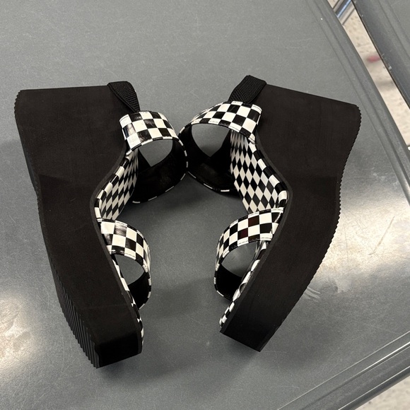 Platform Black/ White Checkered - Picture 3 of 7